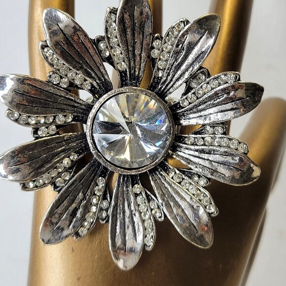 Vintage Statement Silver and Crystal Flower Adjustable Ring - Picture 3 of 5